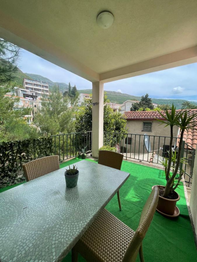 Apartments Mandarina Garden Petrovac Exteriör bild