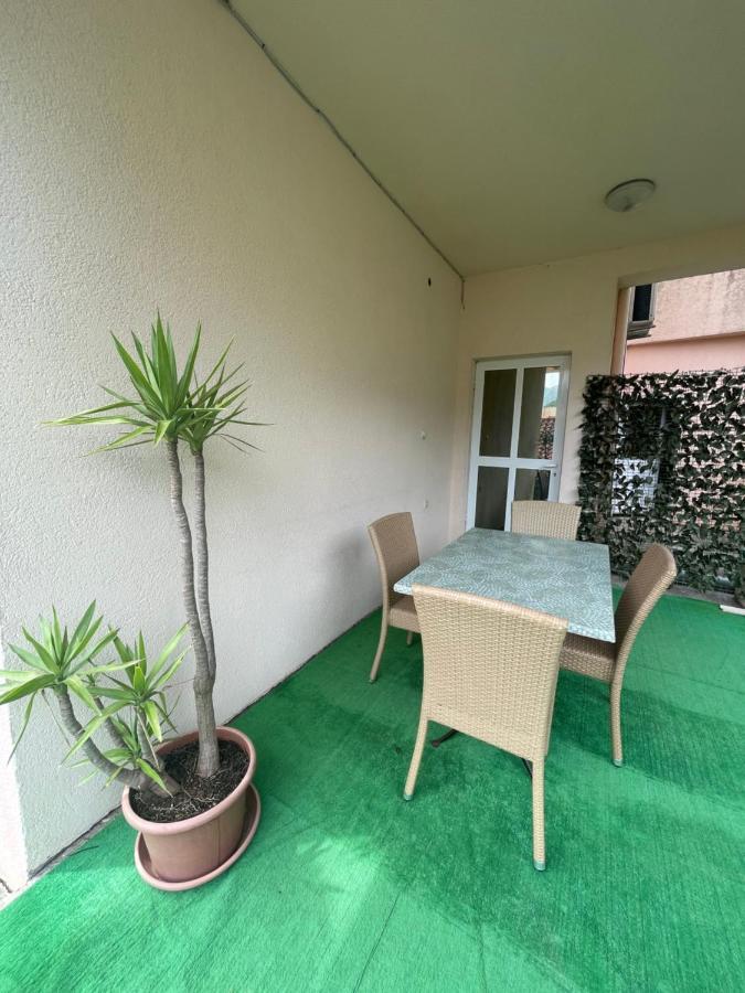 Apartments Mandarina Garden Petrovac Exteriör bild
