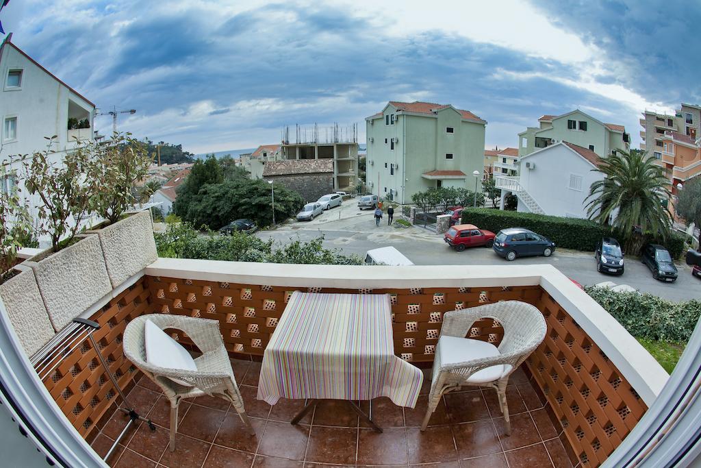 Apartments Mandarina Garden Petrovac Rum bild
