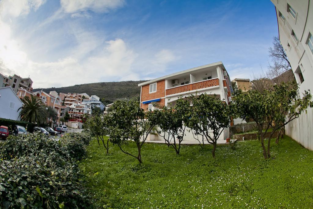 Apartments Mandarina Garden Petrovac Exteriör bild