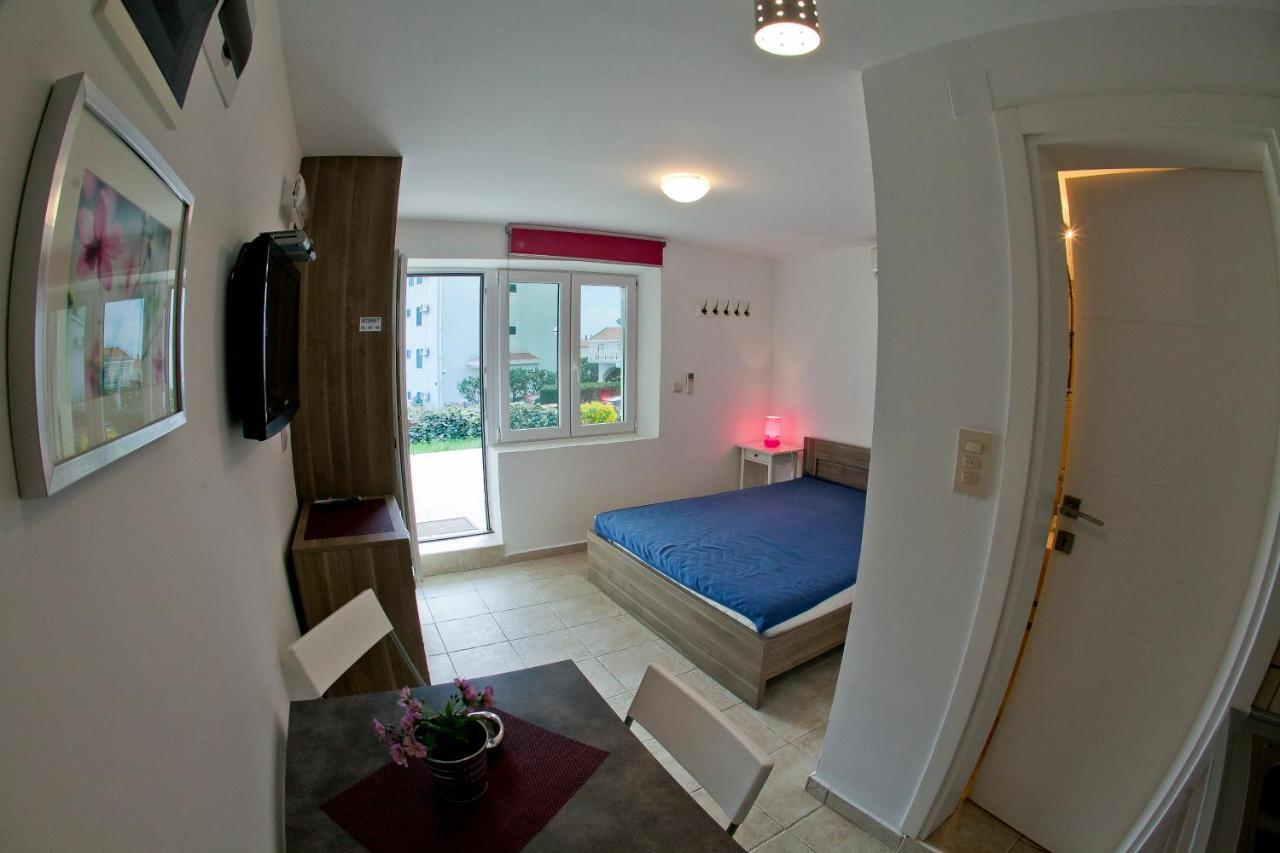 Apartments Mandarina Garden Petrovac Rum bild